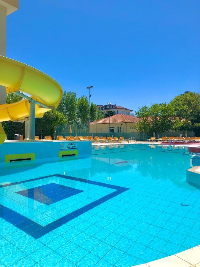 Hotel Caravel B&B Misano Adriatico Exterior foto
